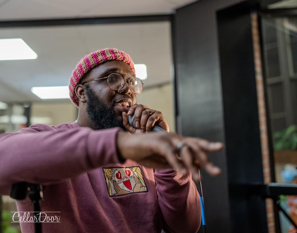 Sailor Venus Embroidered Sweatshirt | Magical Girl Crew